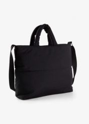 Torba typu shopper z pikowanego materiału. Czarne shopper bag bonprix, bez wzorów, pikowane, bez dodatków. Za 149.99 zł.