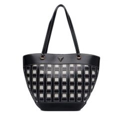 Torebka Guess. Brązowe torebki klasyczne Guess, z aplikacjami, klasyczne, bez dodatków. Za 674.99 zł.