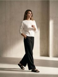 Sweter chunky z koronkowym wykończeniem - kremowy. Białe swetry Sinsay, l, bez wzorów, z koronki, bez ramiączek. Za 39.99 zł.