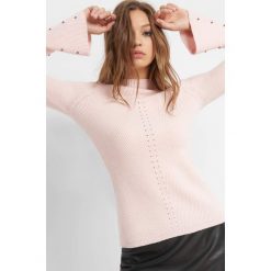 Sweter z perełkami. Brązowe swetry Orsay, z dzianiny, eleganckie. Za 99.99 zł.