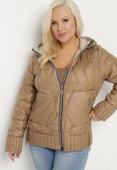 Ciemnobeżowa Kurtka Dwustronna z Kapturem i Ozdobnym Pikowaniem Helritis. Brązowe kurtki Born2be, plus size, bez wzorów, z jeansu, eleganckie, z kapturem. Za 219.99 zł.