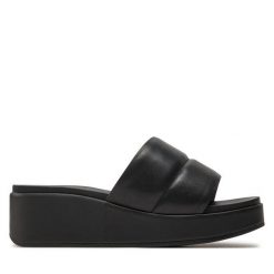 Klapki Camper. Czarne klapki Camper, bez wzorów, bez obcasa, bez zapięcia. Za 359.99 zł.