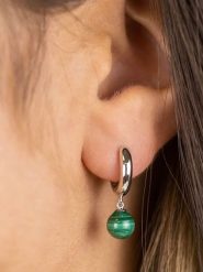 Engelsrufer Srebrne kolczyki-kreole "Powerful Stone" z malachitami rozmiar: onesize. Szare kolczyki Engelsrufer, z malachitem, srebrne. Za 234.94 zł.