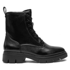 Botki Tamaris. Czarne botki Tamaris, bez wzorów, bez obcasa, na płaskiej podeszwie, bez zapięcia. Za 259.99 zł.