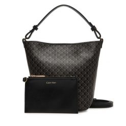 Torebka Calvin Klein. Czarne torebki klasyczne Calvin Klein, bez wzorów, klasyczne, bez dodatków. Za 449.99 zł.