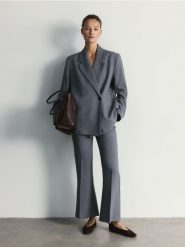 Marynarka z dodatkiem wiskozy - ciemnoszary. Szare marynarki i żakiety Reserved, l, bez wzorów, z tkaniny, bez ramiączek. Za 229.99 zł.