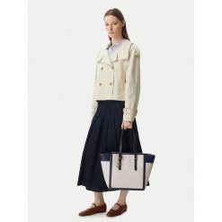 Torebka Tommy Hilfiger. Białe torebki klasyczne Tommy Hilfiger, bez wzorów, klasyczne, bez dodatków. Za 1,099.00 zł.