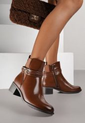 Brązowe Botki Sztyblety z Metalicznymi Ozdobami Falavela. Brązowe botki Born2be, bez wzorów, eleganckie, bez obcasa, na obcasie, bez zapięcia. Za 139.99 zł.