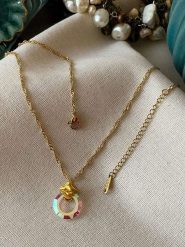 Luseera Pozłacany naszyjnik z zawieszką - dł. 45 cm rozmiar: onesize. Żółte naszyjniki Luseera, z materiału, z kryształem, pozłacane. Za 39.99 zł.