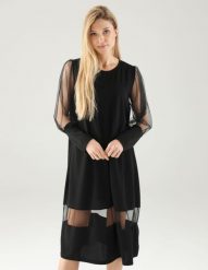 Czarna sukienka midi. Czarne sukienki Unisono, na imprezę, s, bez wzorów, z tiulu, bez kołnierzyka, bez ramiączek, midi, rozkloszowane. Za 159.00 zł.