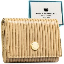 Beżowy, pojemny portfel damski ze skóry naturalnej i ekologicznej z systemem RFID Peterson PTN PS445-CRV. Brązowe portfele Peterson, z aplikacjami, ze skóry. Za 89.99 zł.
