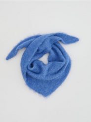 Trójkątna chusta - niebieski. Niebieskie chusty Reserved, bez wzorów. Za 59.99 zł.