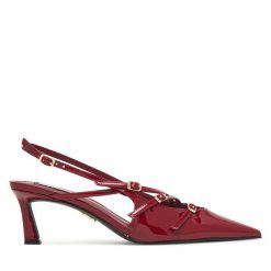 Czółenka Steve Madden. Czerwone czółenka Steve Madden, bez wzorów, bez obcasa, bez zapięcia. Za 359.99 zł.