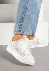 Białe Sneakersy Ozdobione Cyrkoniami i Tłoczonym Noskiem Calreis. Białe buty sportowe lifestyle Born2be, bez wzorów, z jeansu, klasyczne, bez zapięcia. Za 109.99 zł.