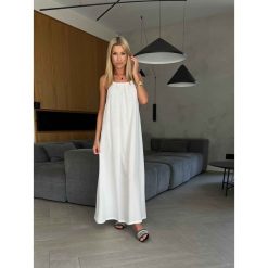 Sukienka Belle White. Białe sukienki ClothStore, bez wzorów, z wiskozy, bez kołnierzyka, bez ramiączek. W wyprzedaży za 96.75 zł.