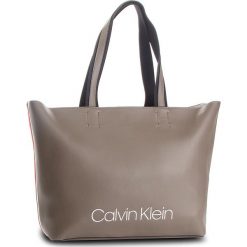 Torebka CALVIN KLEIN - Collegic Shopper K60K604457 002. Shopper bag marki Calvin Klein. W wyprzedaży za 419.00 zł.