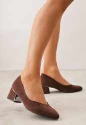 Brązowe Czółenka Vices na Słupku z Imitacji Zamszu z Wkładką ze Skóry Naturalnej z Metaliczną Ozdobą Mixin. Brązowe czółenka Renee, z aplikacjami, ze skóry, biznesowe, bez obcasa, na słupku, bez zapięcia. Za 89.99 zł.