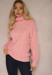 Ciemnoróżowy Casualowy Golf z Tłoczonym Wzorem Daivyn. Czerwone swetry Renee, na zimę, bez wzorów, bez ramiączek. W wyprzedaży za 79.99 zł.