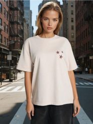 Bluza z krótkim rękawem i napisem na plecach - kremowy. Białe bluzy Sinsay, l, bez wzorów, bez ramiączek, bez kaptura. Za 35.99 zł.