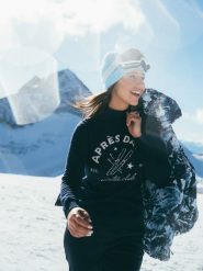 4F Golf z wełną damski - granatowy XS. Niebieskie swetry 4f, na zimę, xs, bez wzorów, z wełny, bez ramiączek. Za 199.99 zł.