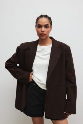 Marynarka typu oversize z lnem w kolorze INTENSE BROWN - HARLEY-M/L. Brązowe marynarki i żakiety Marsala, l, bez wzorów, z bawełny, eleganckie, bez ramiączek. Za 459.90 zł.