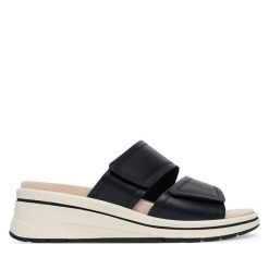 Klapki Caprice. Czarne klapki Caprice, bez wzorów, bez obcasa, bez zapięcia. Za 299.99 zł.