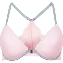 Bluzka z falbaną bonprix ciemnoniebiesko-pomarańczowy w tygrysie cętki. Niebieskie biustonosze bonprix, bez wzorów, bez kołnierzyka, bez ramiączek. Za 99.99 zł.