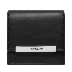 Mały Portfel Damski Calvin Klein. Czarne portfele Calvin Klein, bez wzorów. Za 159.99 zł.