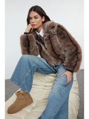 Trendyol Kurtka pluszowa w kolorze brązowym rozmiar: L. Brązowe kurtki Trendyol, l, bez wzorów, bez kaptura. Za 179.22 zł.