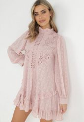 Różowa Ażurowa Sukienka Mini ze Stójką i Falbankami Ranones. Czerwone sukienki Born2be, na imprezę, m, w ażurowe wzory, z tkaniny, retro, bez kołnierzyka, bez ramiączek, mini. W wyprzedaży za 169.99 zł.