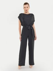Swing Kombinezon 3AD00400 Czarny Relaxed Fit. Czarne sukienki Swing, bez wzorów, z syntetyku, bez kołnierzyka, bez ramiączek. Za 939.99 zł.