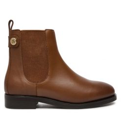 Sztyblety Tommy Hilfiger. Brązowe botki Tommy Hilfiger, bez wzorów, bez obcasa, na płaskiej podeszwie, bez zapięcia. Za 339.99 zł.