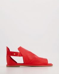 CZERWONE SANDAŁY 35422300 RED. Czerwone sandały Venezia, bez wzorów, ze skóry, bez obcasa, bez zapięcia. Za 329.00 zł.