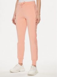 Guess Spodnie dresowe Allie V2YB18 K7UW2 Koralowy Regular Fit. Pomarańczowe spodnie dresowe Guess, z aplikacjami, z dresówki. Za 209.99 zł.
