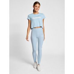 Damska koszulka crop top Hummel Legacy. Niebieskie topy Hummel, l, bez wzorów, sportowe, bez kołnierzyka, bez ramiączek. W wyprzedaży za 55.30 zł.