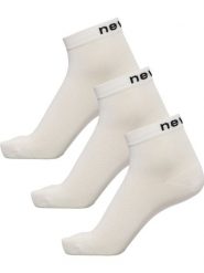 Skarpetki Newline DO. Czarne skarpetki Newline, bez wzorów, z materiału. Za 137.50 zł.