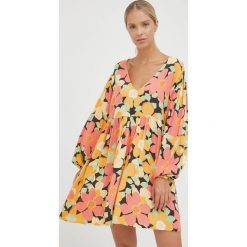 Billabong sukienka mini rozkloszowana. Sukienki Billabong, s, bez wzorów, z tkaniny, bez kołnierzyka, bez ramiączek, mini, rozkloszowane. W wyprzedaży za 234.99 zł.