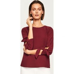 Bluzka z wiązaniem przy mankietach - Bordowy. Bluzki marki Reserved. W wyprzedaży za 39.99 zł.