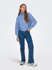 ONLY Sweter w kolorze błękitnym rozmiar: M. Niebieskie swetry ONLY, m, bez wzorów, ze splotem, bez ramiączek. Za 145.26 zł.