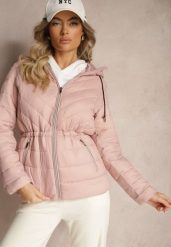 Ciemnoróżowa Kurtka z Kapturem Ozdobiona Pikowaniem i Sznurkami Zaimara. Czerwone kurtki Renee, l, bez wzorów, z jeansu, eleganckie, z kapturem. W wyprzedaży za 134.99 zł.