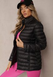 Czarna Kurtka Ozdobiona Pikowaniem i Kieszeniami na Suwak Mivuria. Czarne kurtki Renee, s, bez wzorów, z jeansu, eleganckie, bez kaptura. W wyprzedaży za 74.99 zł.