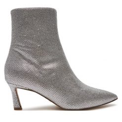 Botki Steve Madden. Szare botki Steve Madden, bez wzorów, bez obcasa, na szpilce, bez zapięcia. Za 479.99 zł.