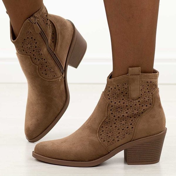 Coffee jesienne botki damskie, kowbojki S.Barski 52-529. Botki S.BARSKI, bez wzorów, z jeansu, eleganckie, bez obcasa, na obcasie, bez zapięcia. Za 219.00 zł.