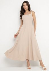 Beżowa Rozkloszowana Sukienka z Wiskozą Ozdobiona Wiązaniem Nilamia. Brązowe sukienki Born2be, l, bez wzorów, z wiskozy, eleganckie, bez kołnierzyka, bez ramiączek, maxi, kopertowe. W wyprzedaży za 93.49 zł.