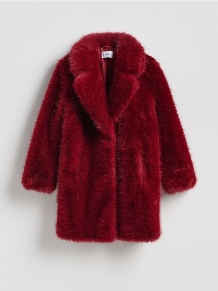 Płaszcz z imitacji futra - czerwony. Czerwone płaszcze Reserved, l, bez wzorów, bez kaptura. Za 459.99 zł.