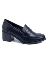 C M Paris Czółenka w kolorze czarnym rozmiar: 36. Czarne czółenka C M Paris, bez wzorów, klasyczne, bez obcasa, bez zapięcia. Za 153.45 zł.