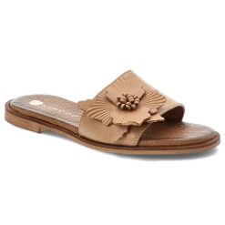 Klapki damskie Armodo, cholewka ze skóry naturalnej licowej odkryty przód na płaskiej podeszwie, beżowe, 40477. Brązowe klapki Armodo, bez wzorów, ze skóry, bez obcasa, na płaskiej podeszwie, bez zapięcia. Za 299.00 zł.