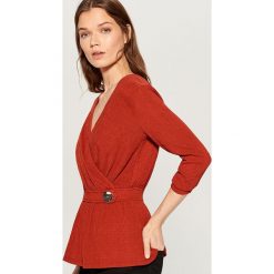 Bluzka z kopertową zakładką - Brązowy. Bluzki marki Mohito. W wyprzedaży za 39.99 zł.