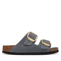 Klapki Birkenstock. Szare klapki Birkenstock, bez wzorów, bez obcasa, bez zapięcia. Za 679.99 zł.