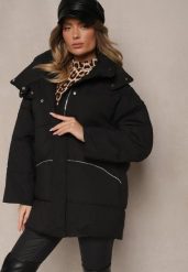 Czarna Kurtka Oversize z Pikowanymi Przeszyciami Kapturem Kieszeniami i Cyrkoniami Etairea. Czarne kurtki Renee, l, bez wzorów, eleganckie. W wyprzedaży za 164.49 zł.